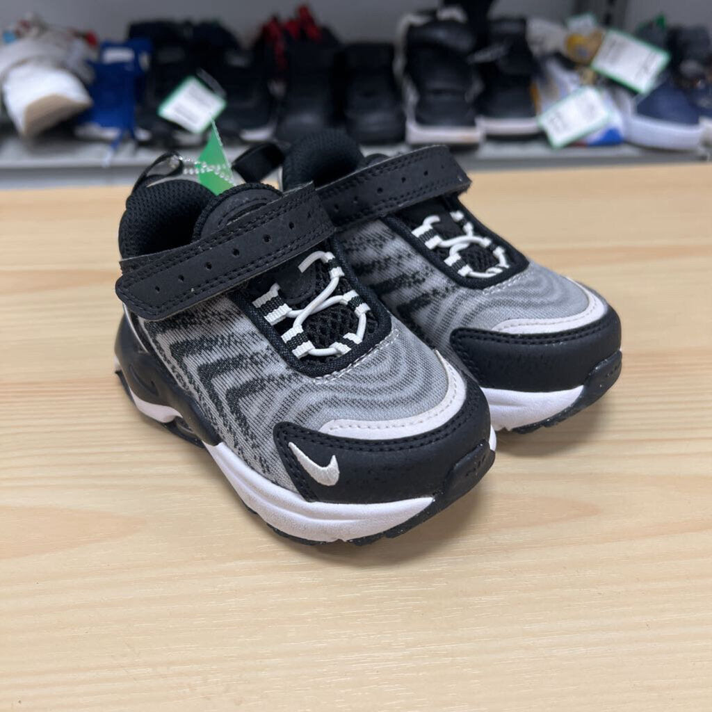 *Air Max TW Black/ White