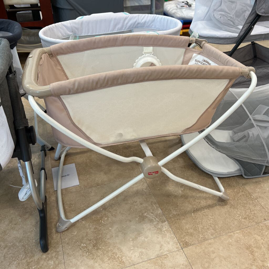 *Portable Baby Crib