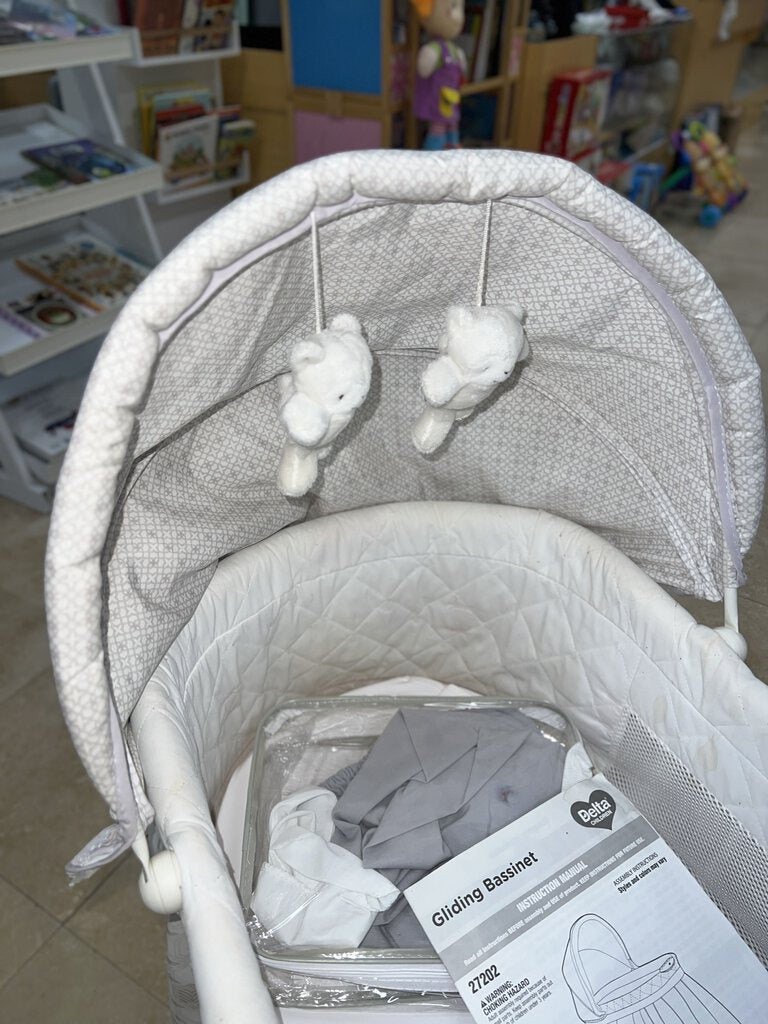 *Gliding bassinet