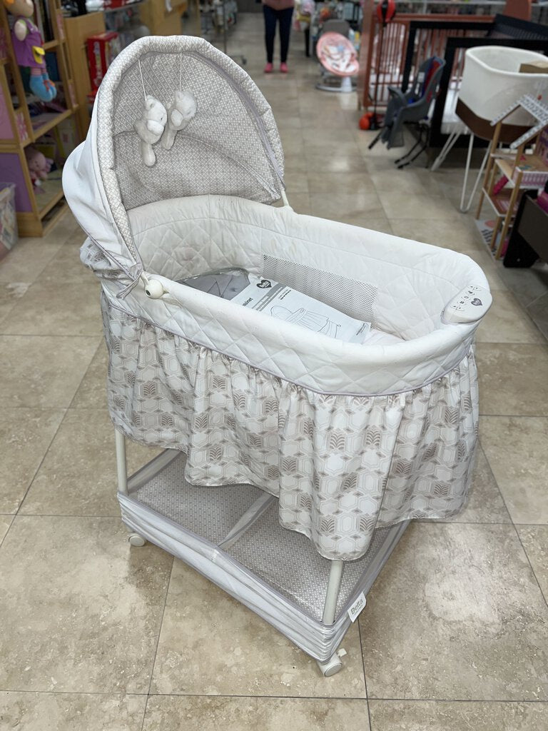 *Gliding bassinet